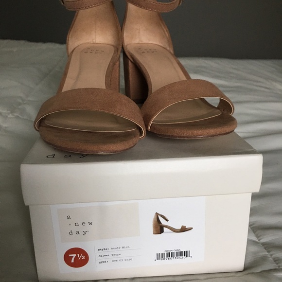 Nude block heels - Picture 8 of 8